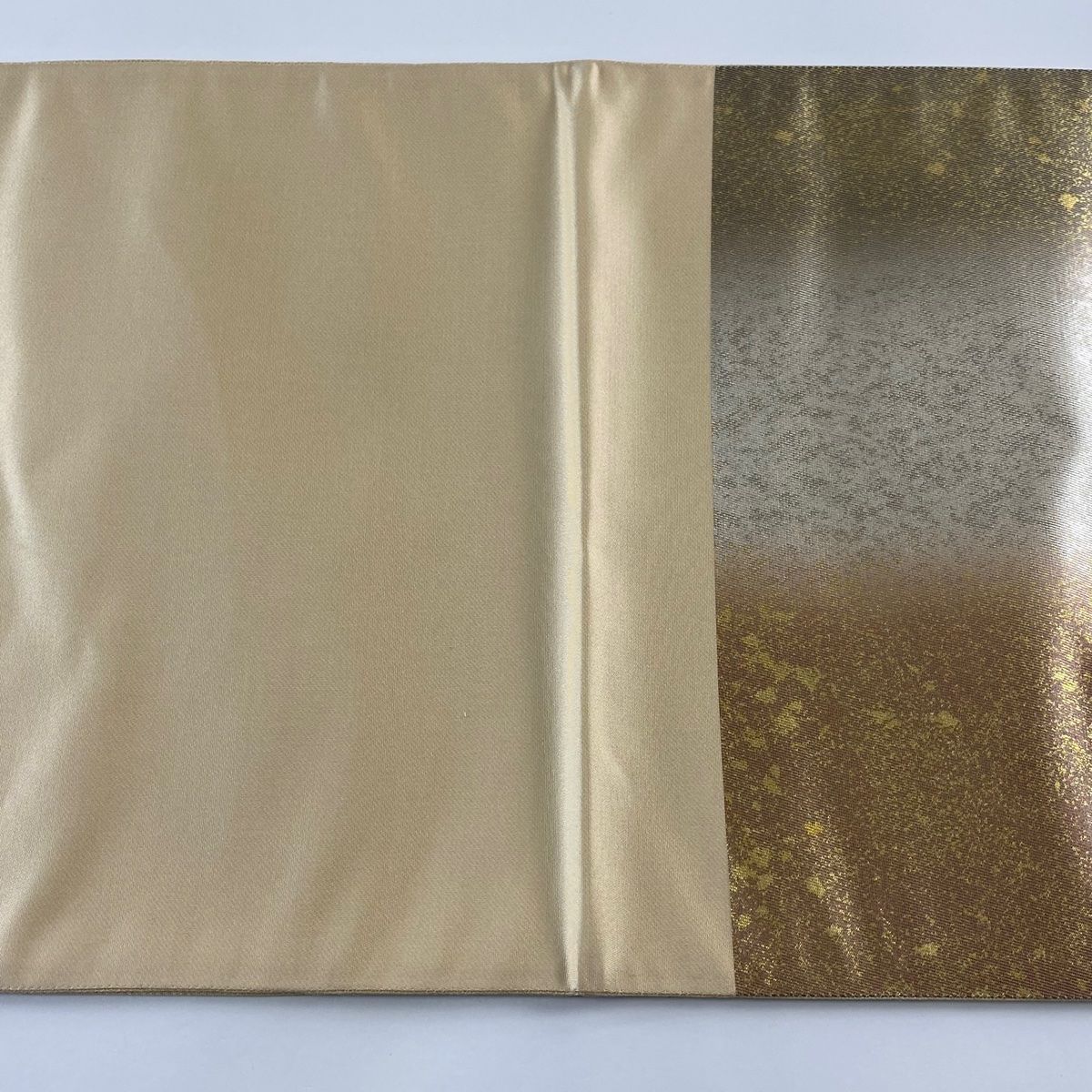 美品 扇面に牡丹の花 螺鈿 金箔 太鼓 正絹 フォーマルな袋帯 袋帯 美品 秀品 関西仕立て 華文 花鳥 螺鈿 箔 金色 お太鼓柄