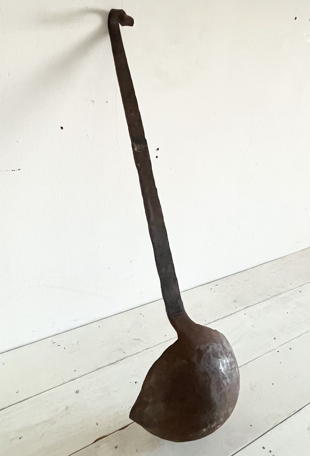 フランスアンティークアイアンレードル1|アトリエインテリアショップコーディネート店舗内装建築住宅空間デザインディスプレイ錆オブジェ