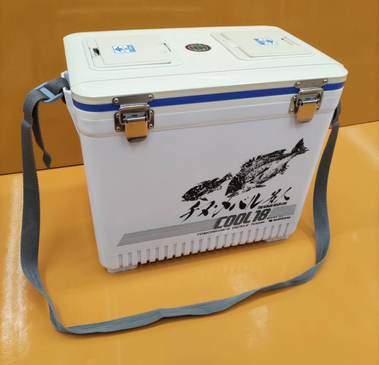 クールライン 130　チヌメバル　クーラーボックス美品 6000 活餌（エビ）をタンクで生かしながらのメバルやチヌ最適です。 クーラーボックス】釣りでエビを使う際には欠かせない！ダイワのエビ