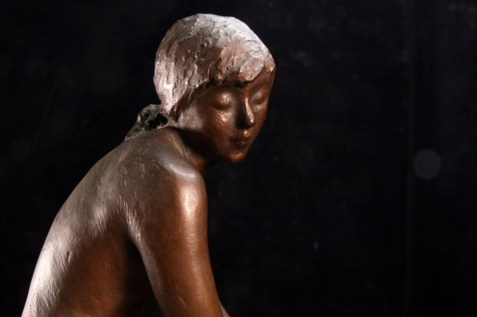 本物 美品 1980年代◆日展顧問 彫刻家 雨宮敬子「裸婦・女性像」ブロンズ彫刻 本物 美品 1980年代◇日展顧問 彫刻家 雨宮敬子「裸婦・女性像