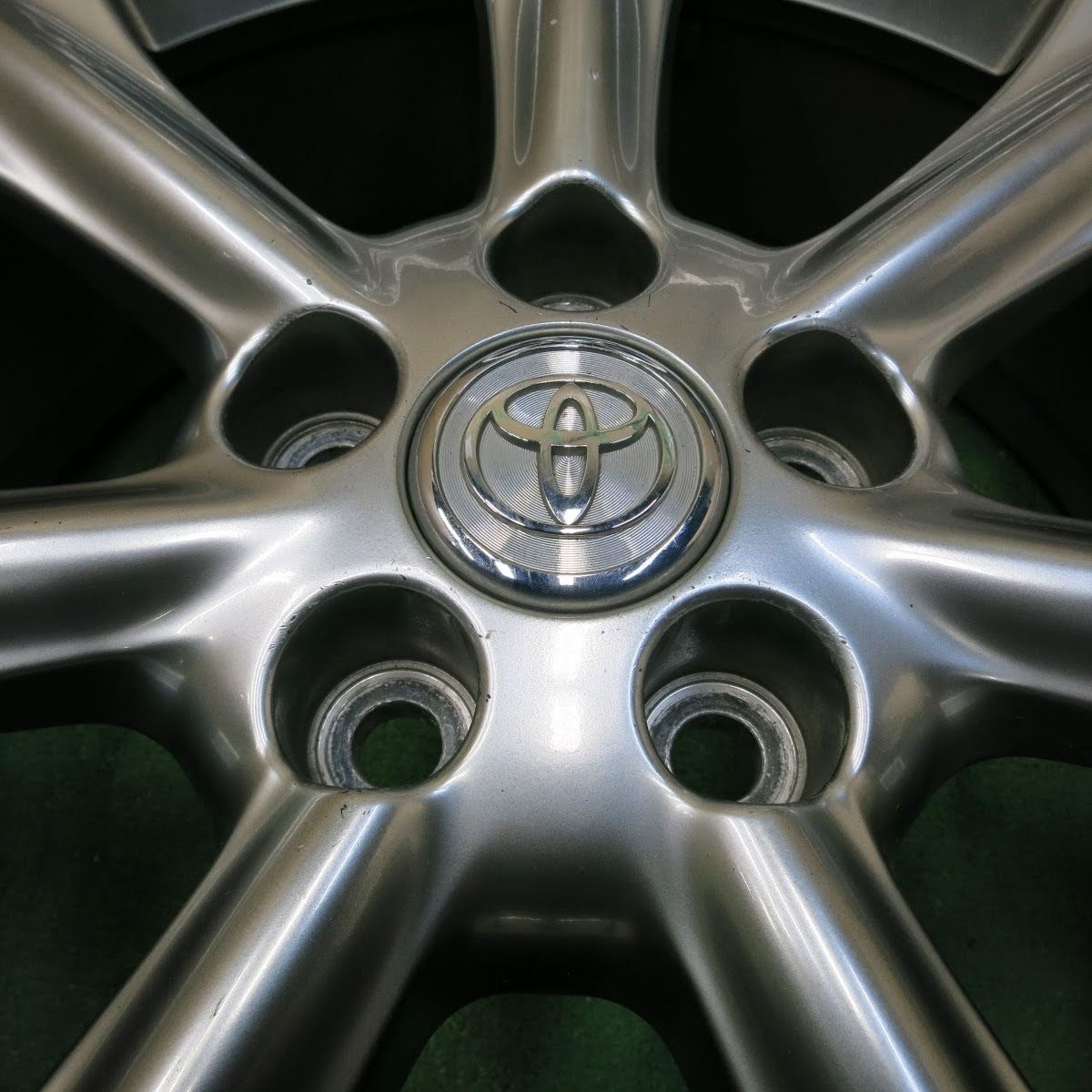 【001】送料無料!!TOYOTA 30ハリアー純正 7J+35 ブリザックVRX 235/55R18 2014年 ヴァンガード RAV4 等 2021年製 バリ溝 DM-V3付トヨタ 30 ハリアー AIRS 純正 18in 7J +35