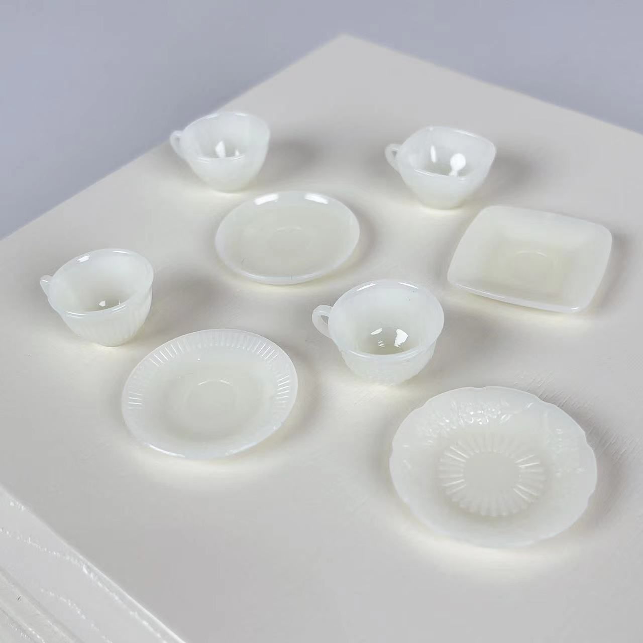 ミニチュア 1/6スケール ミルクグラス風orアンティーク風 ティーセット