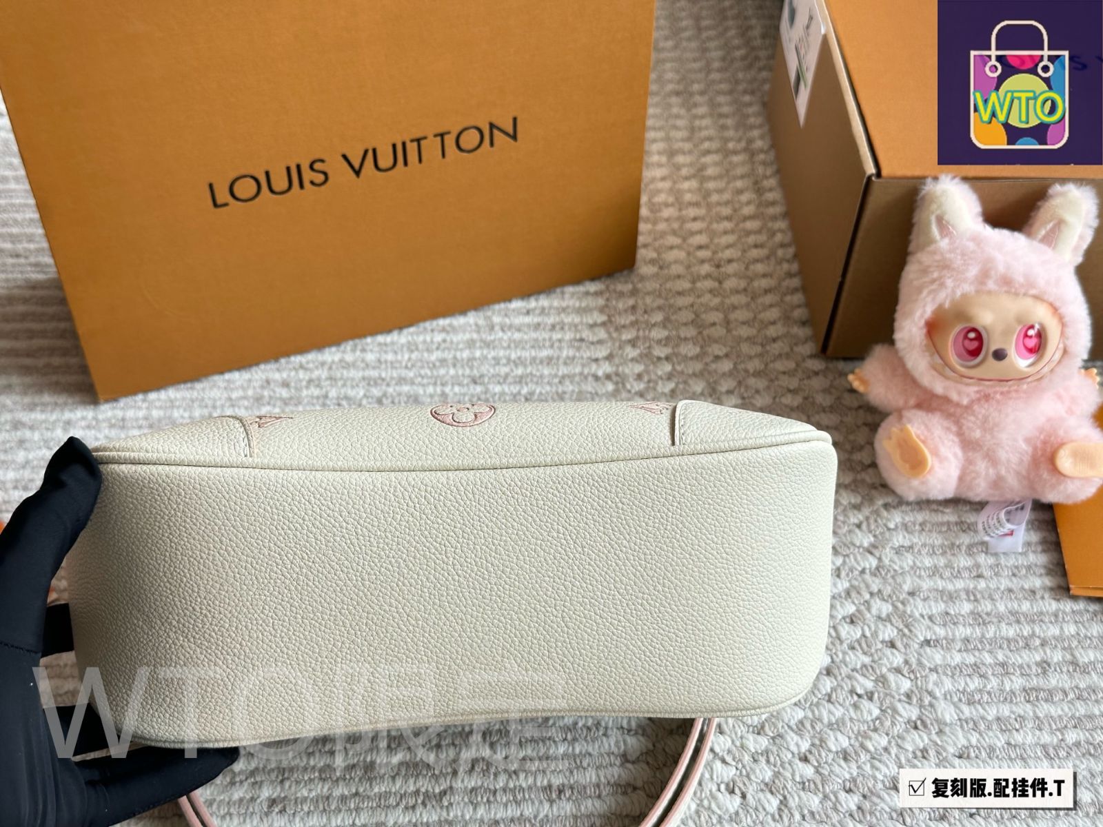 今日特価】Louis Vuitton ルイ・ヴィトン 白草莓クリームホーン