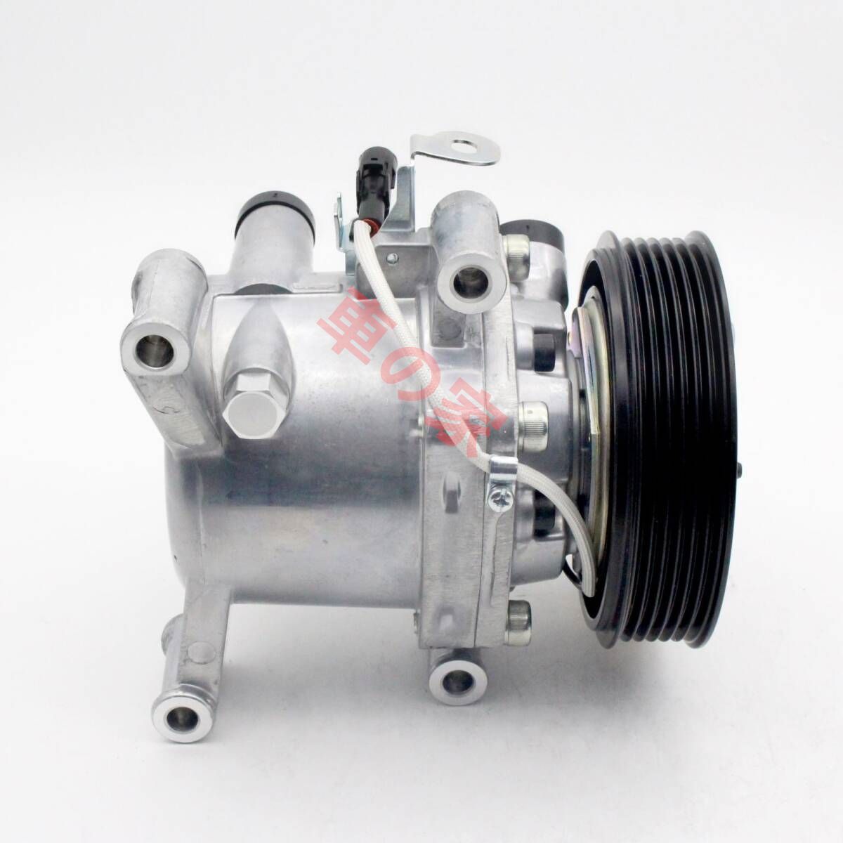 エアコンコンプレッサー 95200-50M30