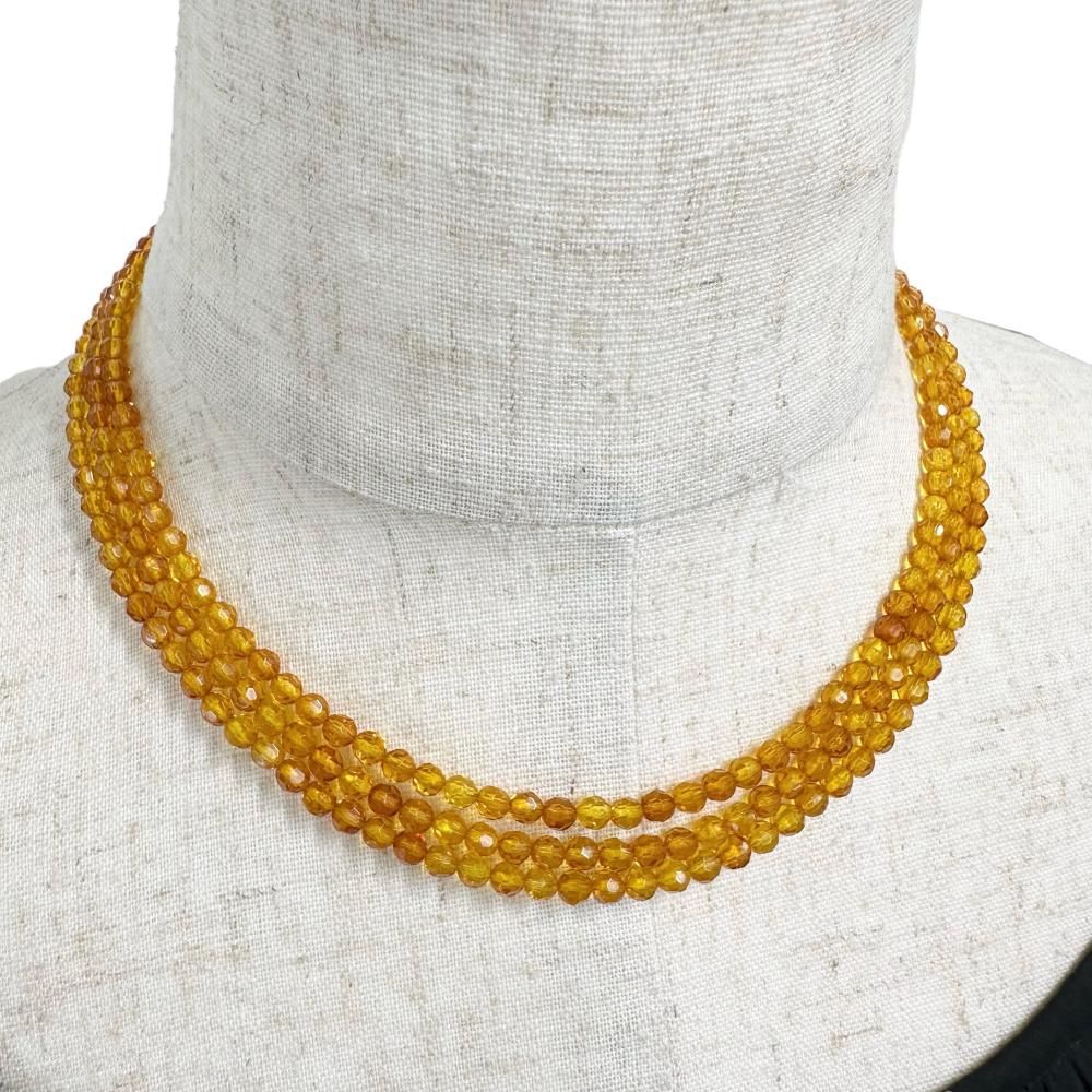 45年前旧制ロシア時代モスクワのデパートで購入琥珀のビーズネックレスと