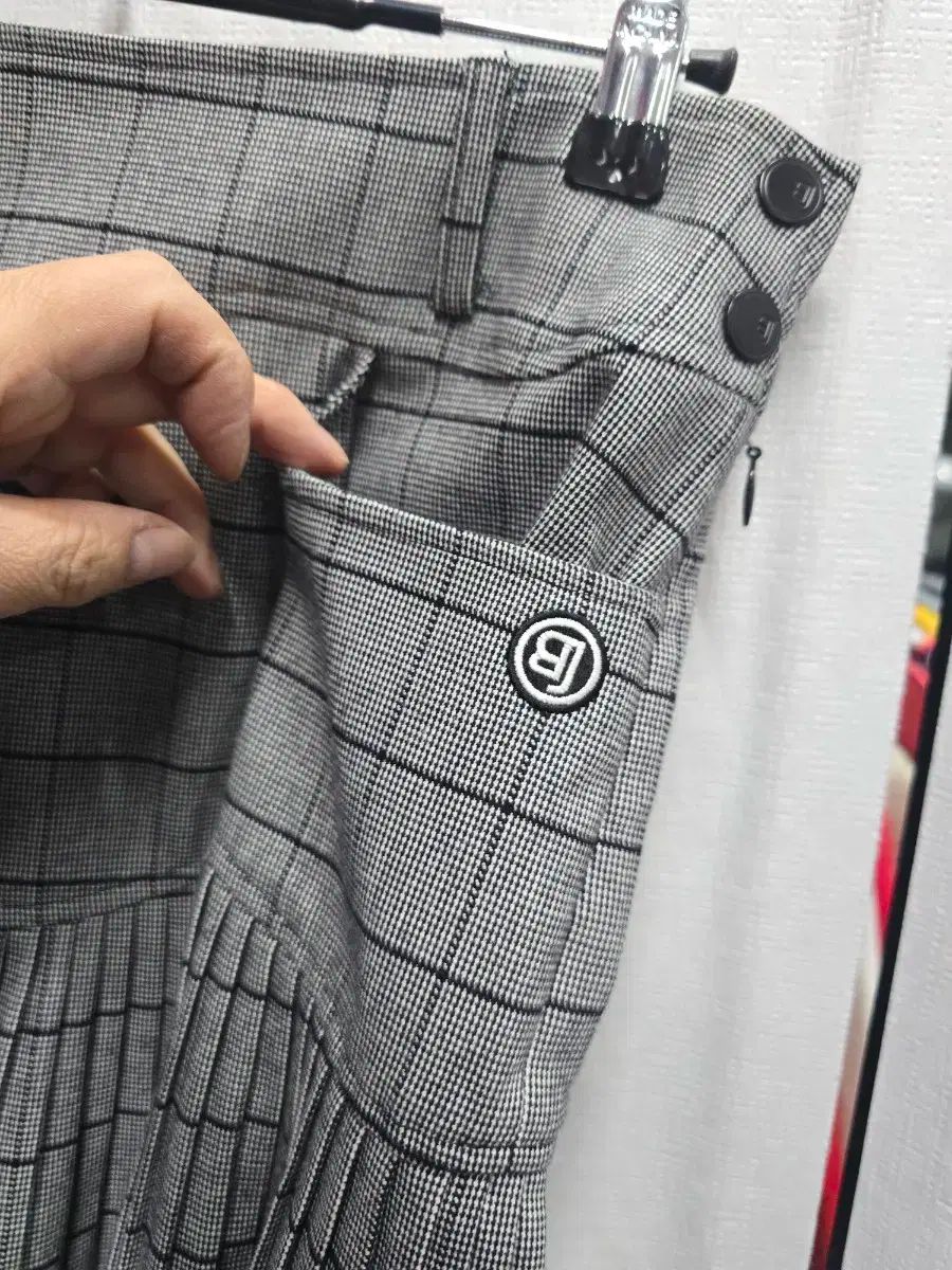 新品タグ付 ニコアンド てぃらチェックゆるパンツ チャコール Mサイズ