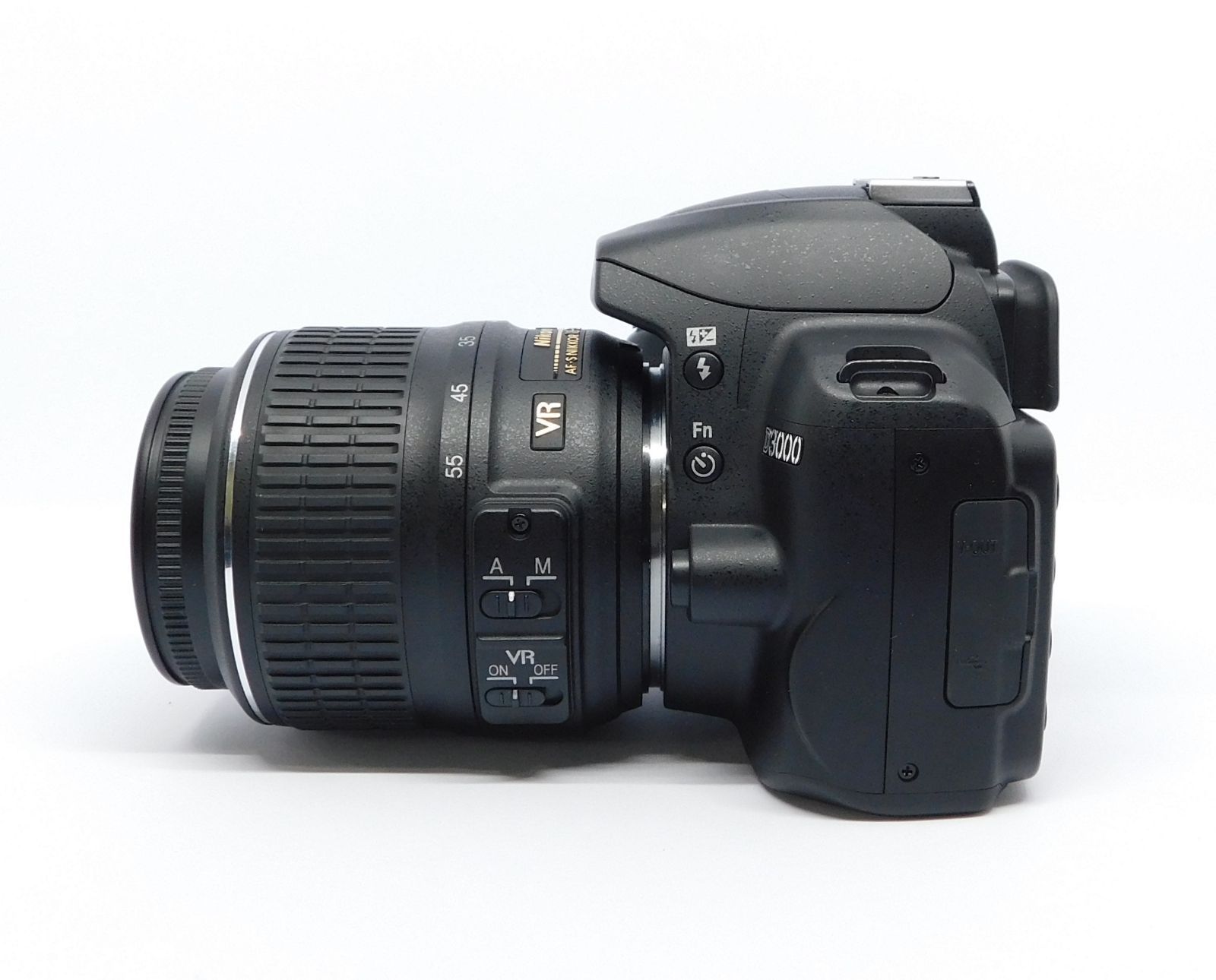 ショット数少！ Nikon D3000 初心者 おすすめ入門機◎ 手ぶれ補正 ショット数少！ Nikon D3000 初心者 おすすめ入門機◎ 手ぶれ補正