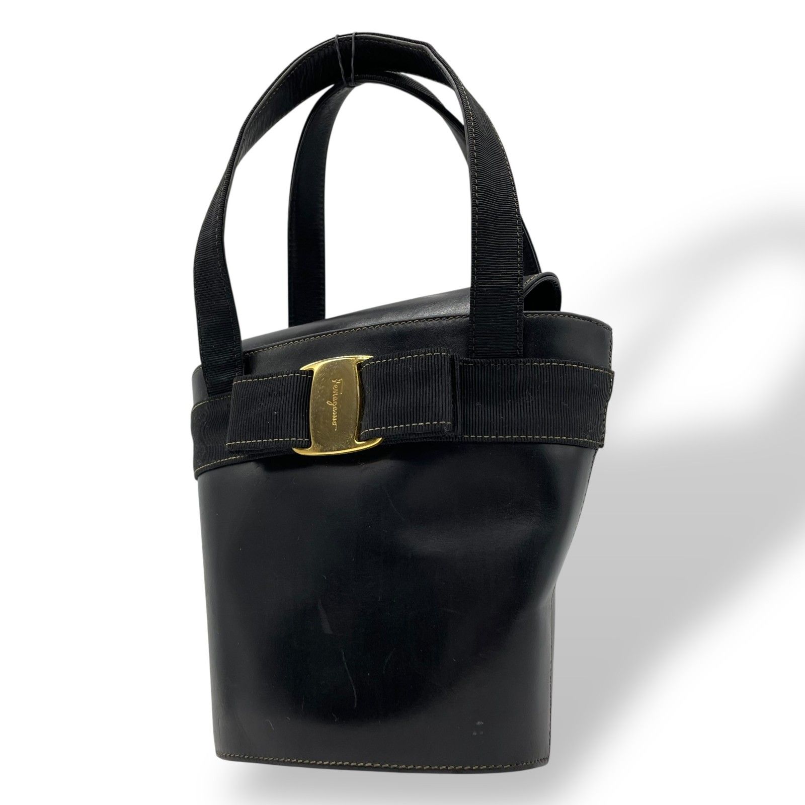 【極美品】フェラガモ ハンドバッグ ヴァラリボン ロゴ 金具 ブラック レザー 極 美品 袋付 Salvatore Ferragamo サルヴァトーレフェラガモ