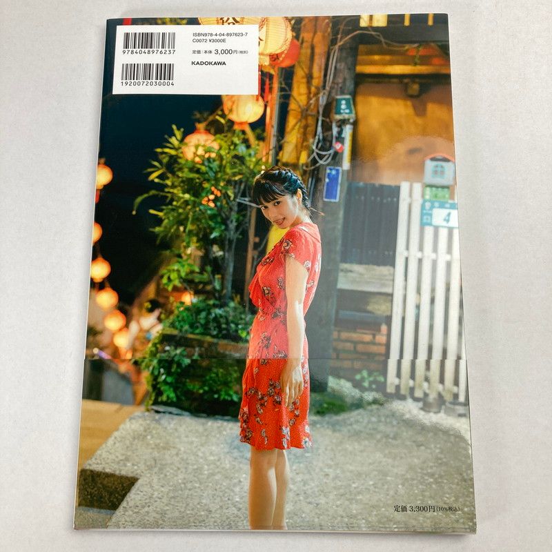 中古美品】 大久保桜子 写真集 「candle」 サイン入り 【087-241129-MO