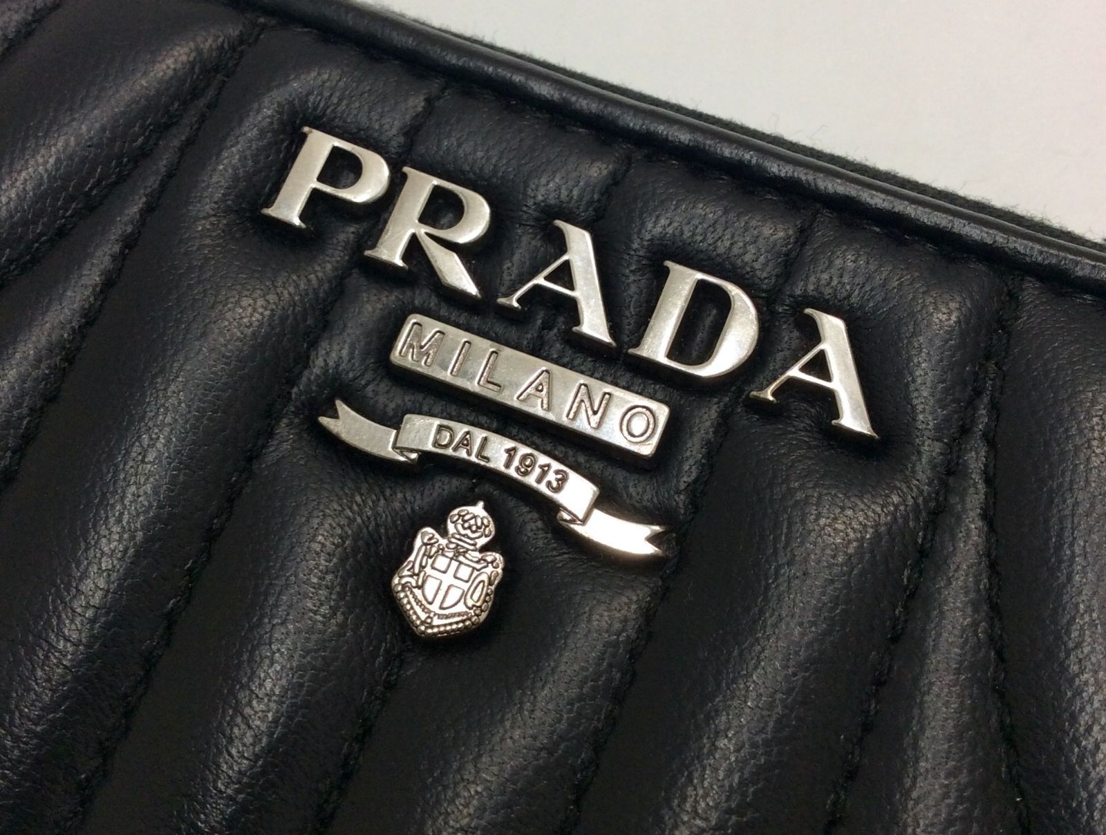美品】PRADA プラダ キルティング ダイアグラム ラウンドファスナー 長 