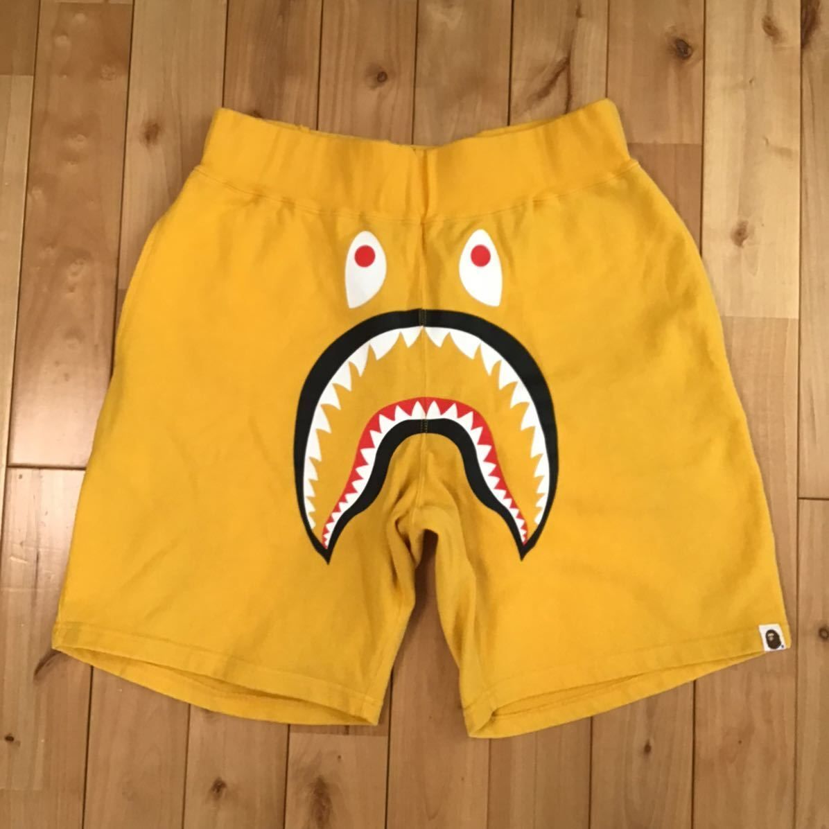 a bathing ape シャークスウェットハーフパンツ yellow - ショートパンツ