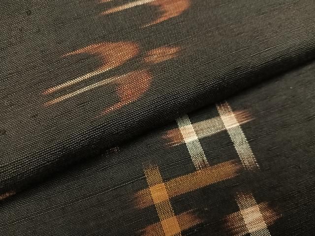 平和屋着物○国指定重要無形文化財 本場久米島紬 手織 琉球絣文様 正絹