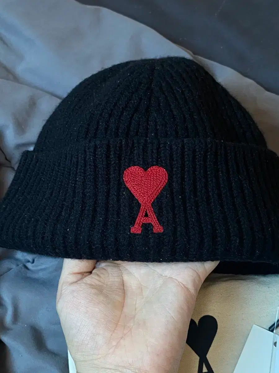 アミパリス 帽子 ニット帽 ビーニー ami(アミ) ビーニー ブラック 販売 (フル構成) AMIRI CAP TOKYO