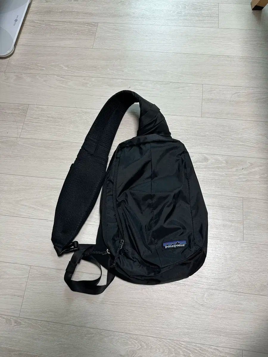 patagonia パタゴニア 超軽量 ブラックホール 8L スラングバッグ