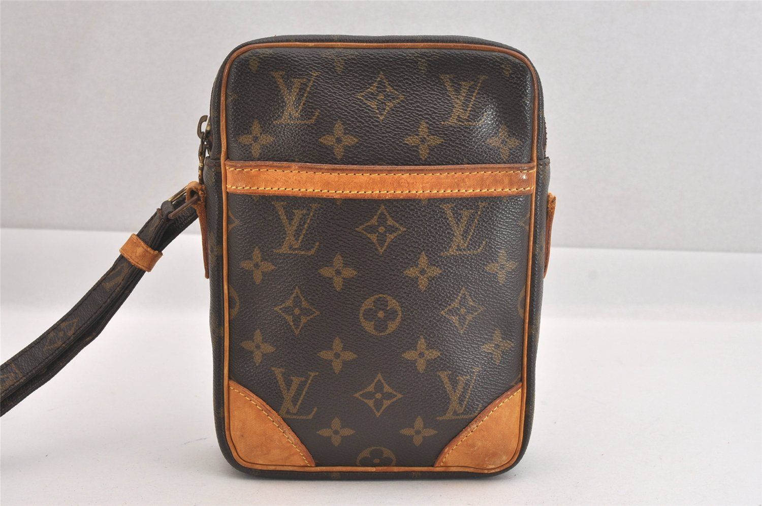 LOUIS VUITTON ルイヴィトン モノグラム ダヌーブ ショルダー