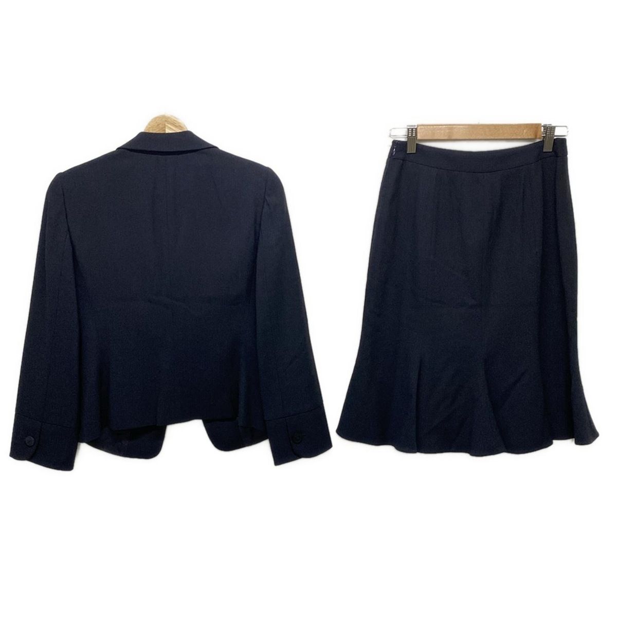 GIORGIOARMANI ジョルジオアルマーニ スカートスーツ レディース - 黒 肩パッド|ストライプ|ひざ丈|ウール混