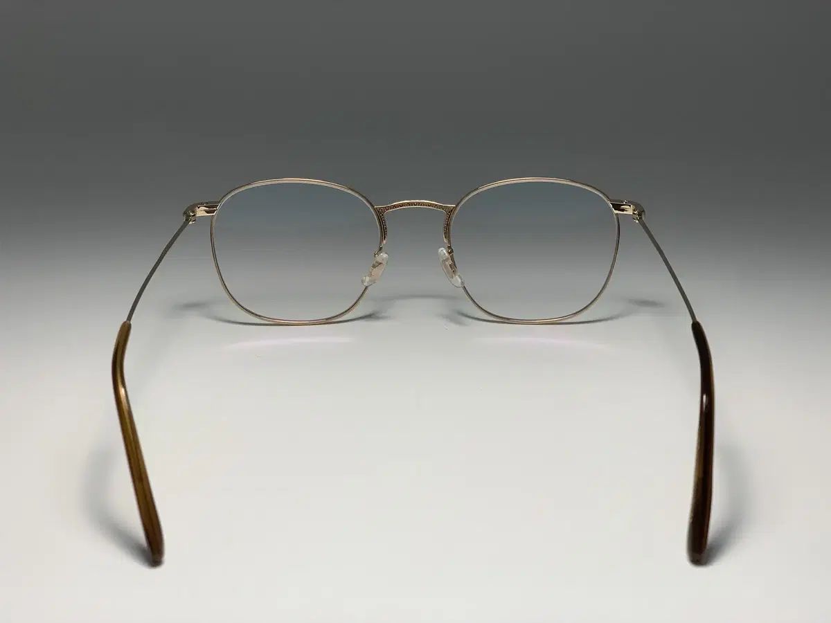 OLIVER PEOPLES