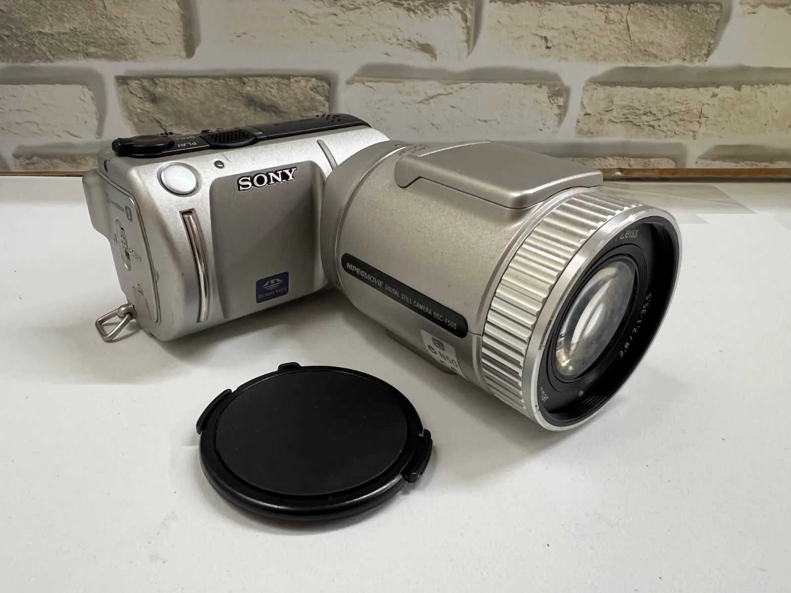 最終価格【希少品】SONY DSC-F505V Cyber-shot〈未使用〉 最終価格【希少品】SONY DSC-F505V Cyber-shot〈未使用〉 最終価格