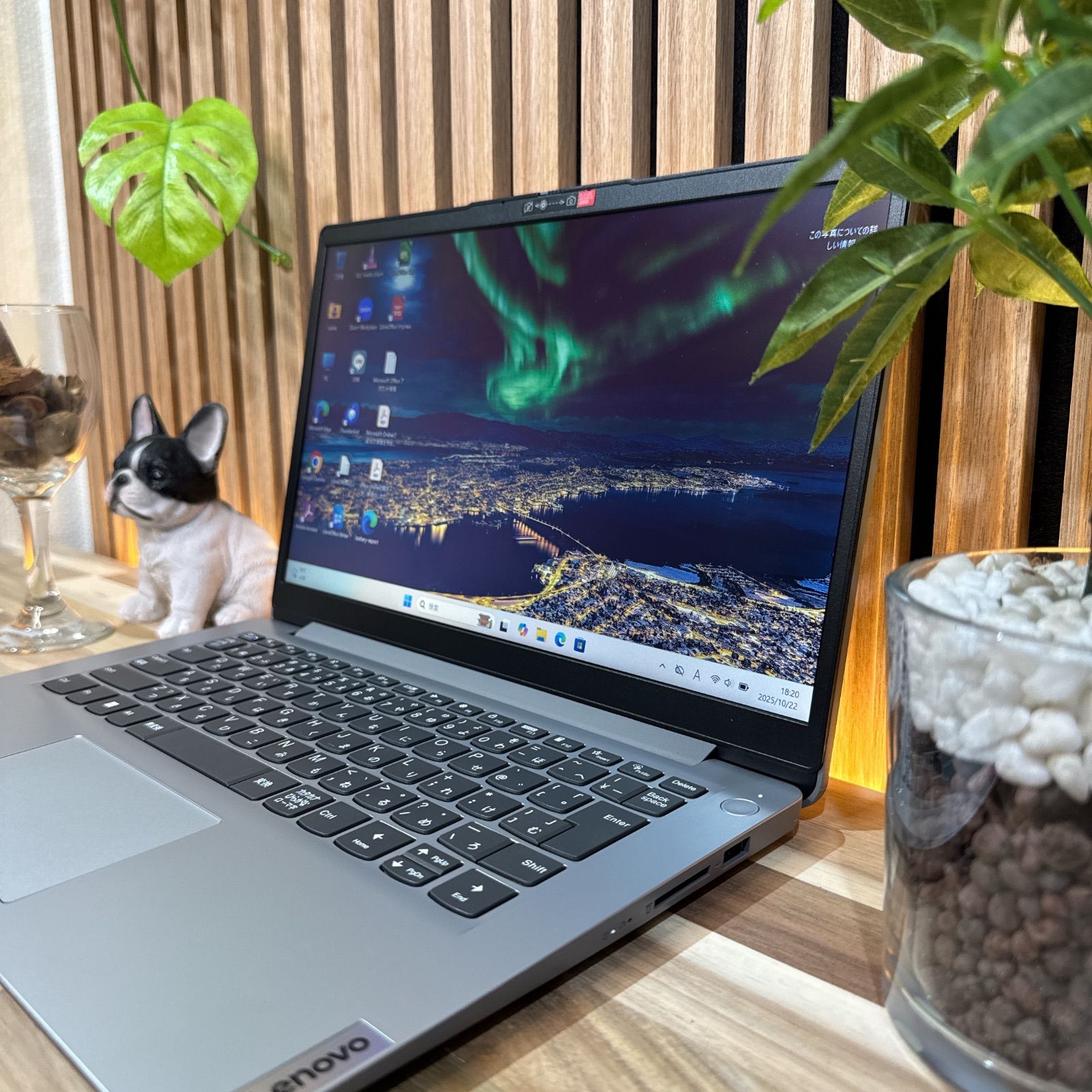 メモリ8GB フルHD