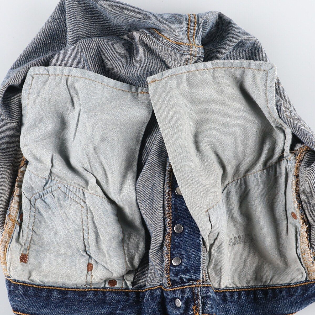 リーバイス Levi