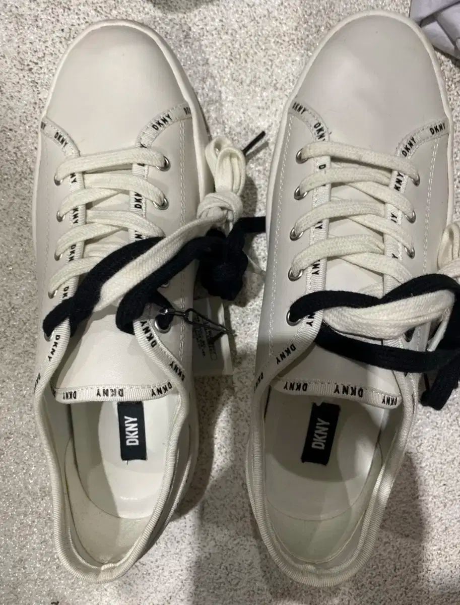 付属品完備 DKNY スニーカーズ US8 サイズ