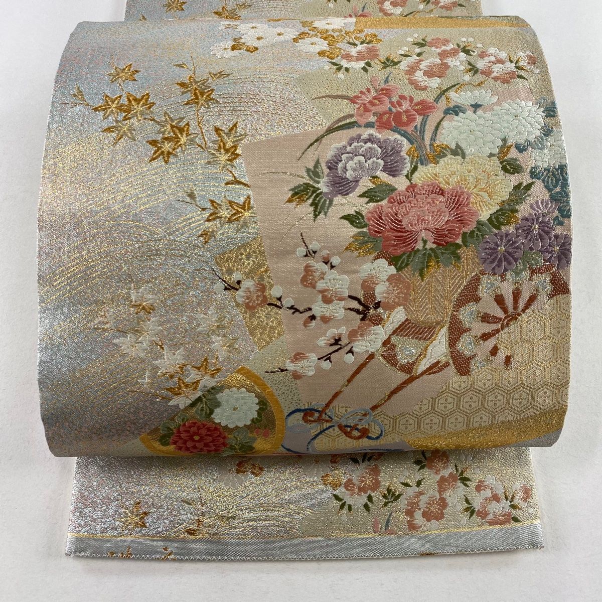 ZY-594 袋帯 花車 四季折々 牡丹 菊 藤 金糸 六通 高級 逸品 袋帯 秀品 花車 丸文 金銀糸 箔 銀色 六通 正絹 【中古】 - メルカリ