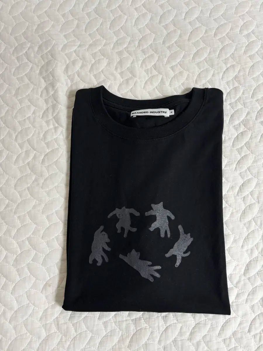 M BRANDED 猫 Tシャツ
