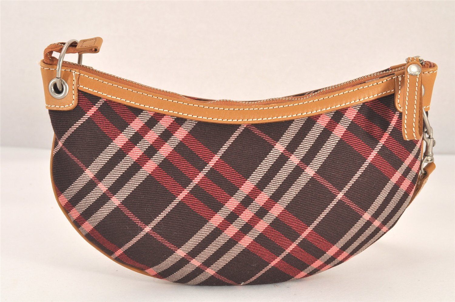 【美品】Burberry Blue Label チェック柄ポーチ 美品】Burberry Blue Label チェック柄ポーチ