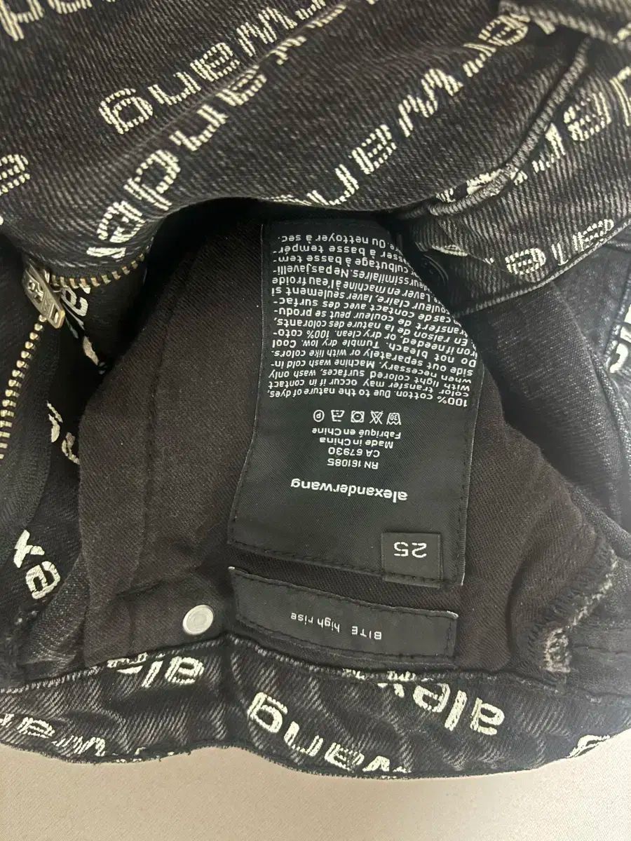 Alexander Wang >> デニムショートパンツ in ブラック Alexander Wang(アレキサンダーワング) デニム ショートパンツ