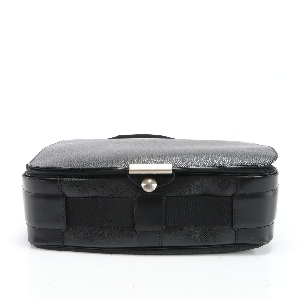 極美品 ルイヴィトン タイガ ヴィクトール M30142 レザー ショルダー  