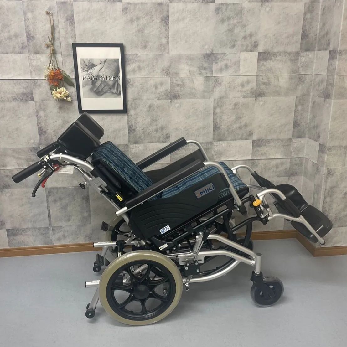 車椅子 ミキ 介助型 ティルト SKT-7 SKT-Ti-7｜車いすと介護用品の製造、販売 株式会社MiKi ミキ