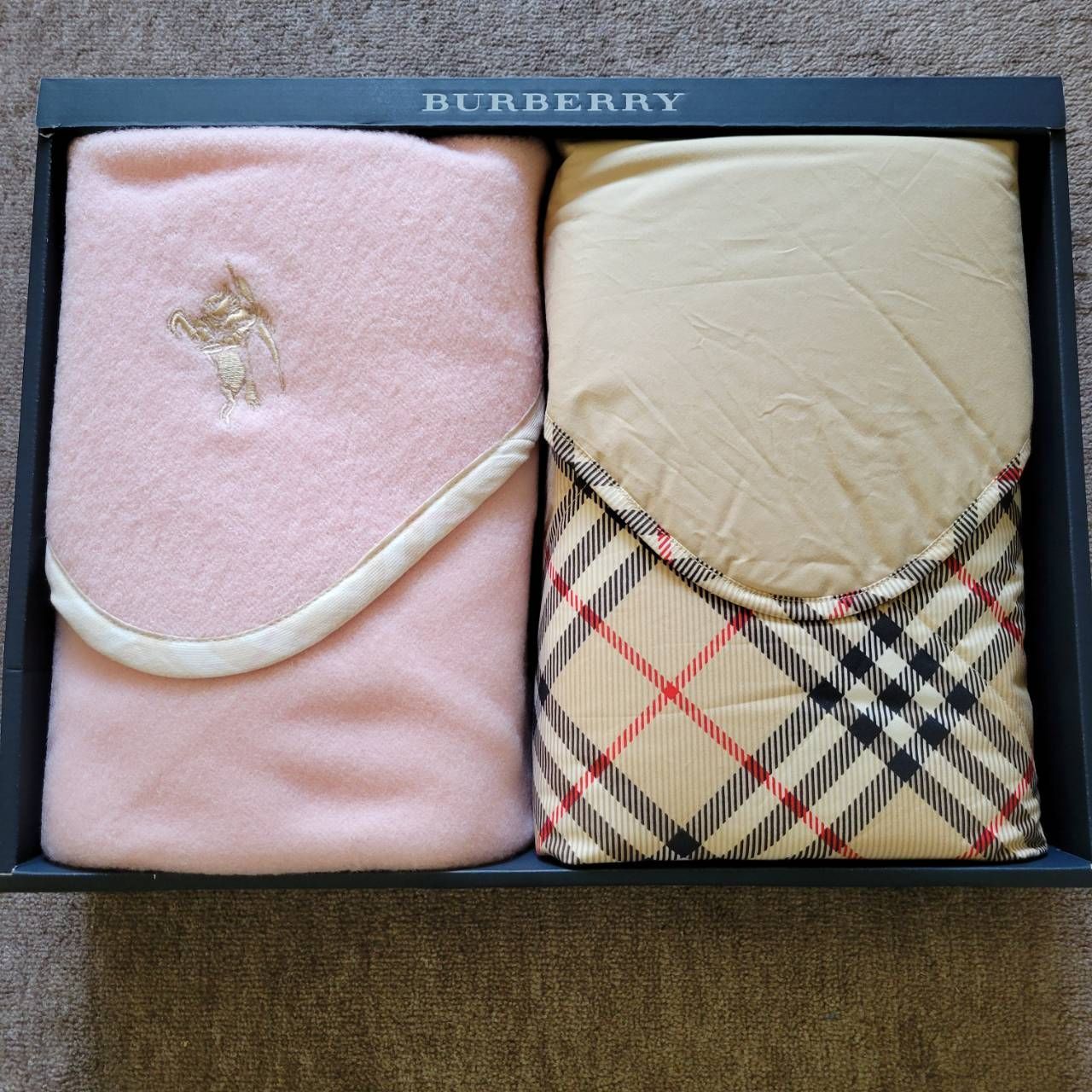 バーバリー BURBERRY 羽毛ひざ掛け ひざ掛け ピンク ノバ