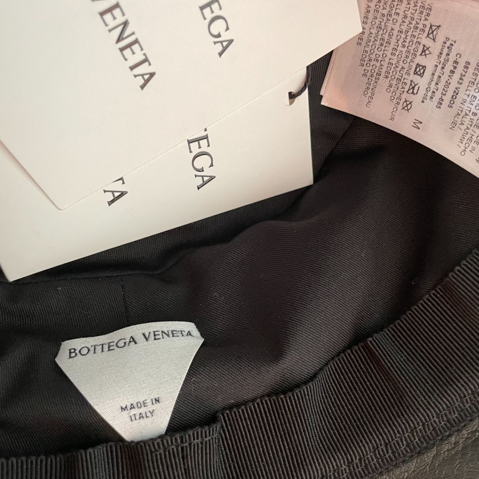 新品】BOTTEGA VENETA イントレチャートレザー バケットハット 新品】BOTTEGA VENETA イントレチャートレザー バケットハット