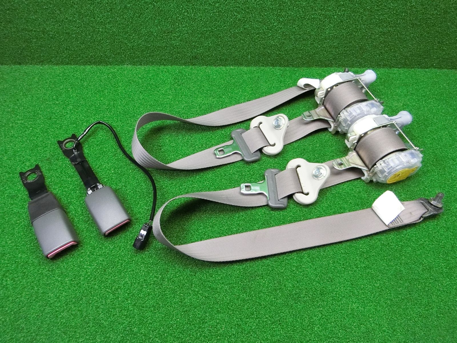 11098 ダイハツ ミラココア L675S フロント シートベルト 左右セット キャッチ 7R1290-P 7R2290-P