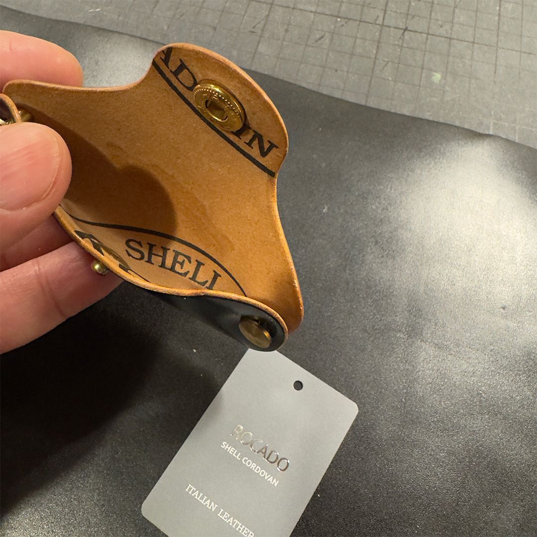 ROCADO社・シェルコードバン｜手のひらサイズの渋いキーケース