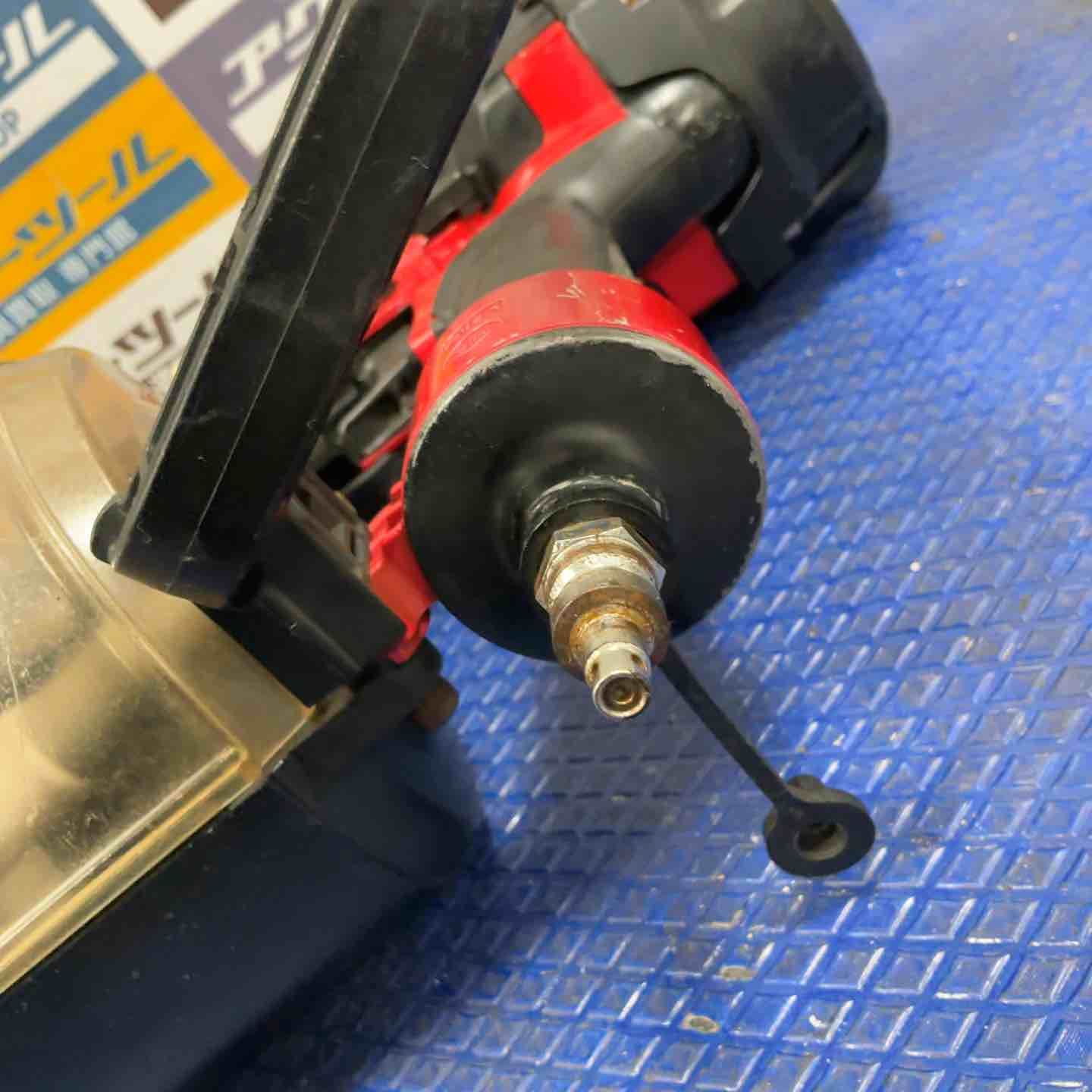 高圧エア釘打ち機