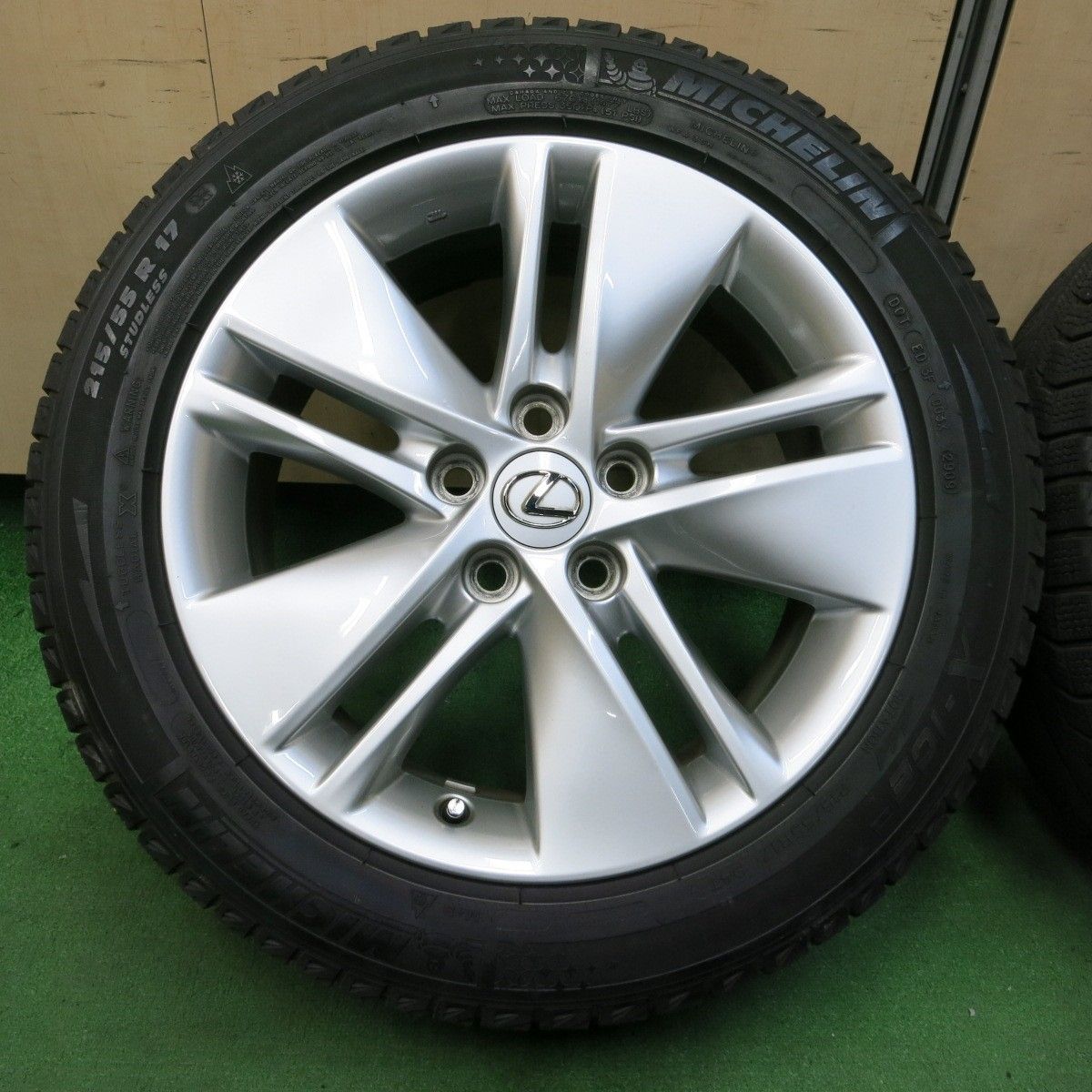 送料無料* キレイ☆レクサス HS250h 純正 215/55R17 スタッドレス ミシュラン X-ICE XI2 17インチ  PCD114.3/5H☆4052401イス - メルカリ