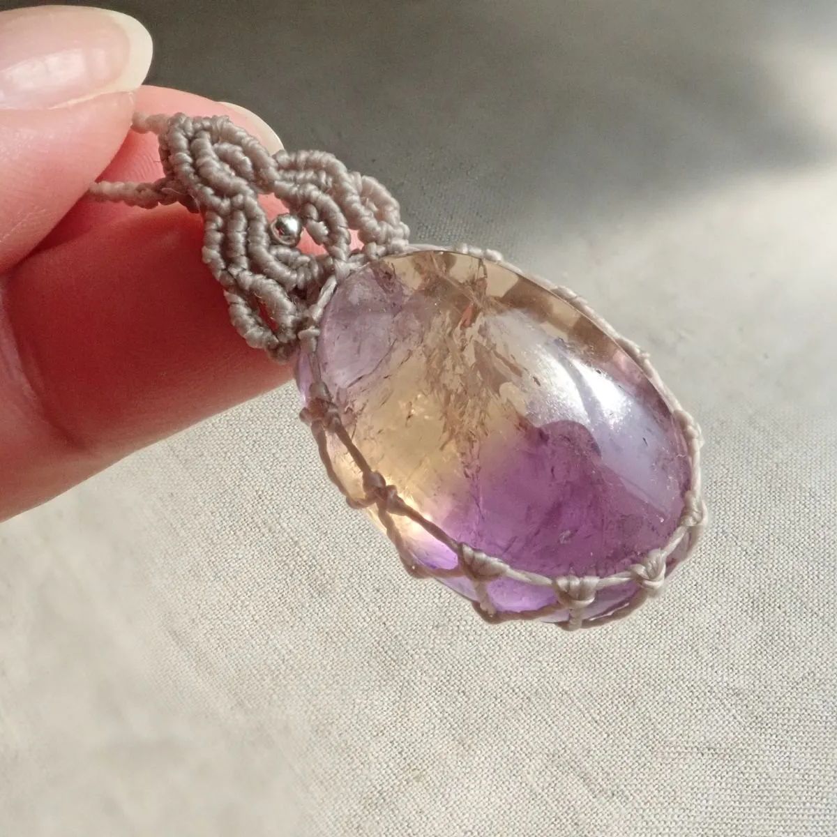 アメトリン天然石のマクラメ編みペンダント 良い