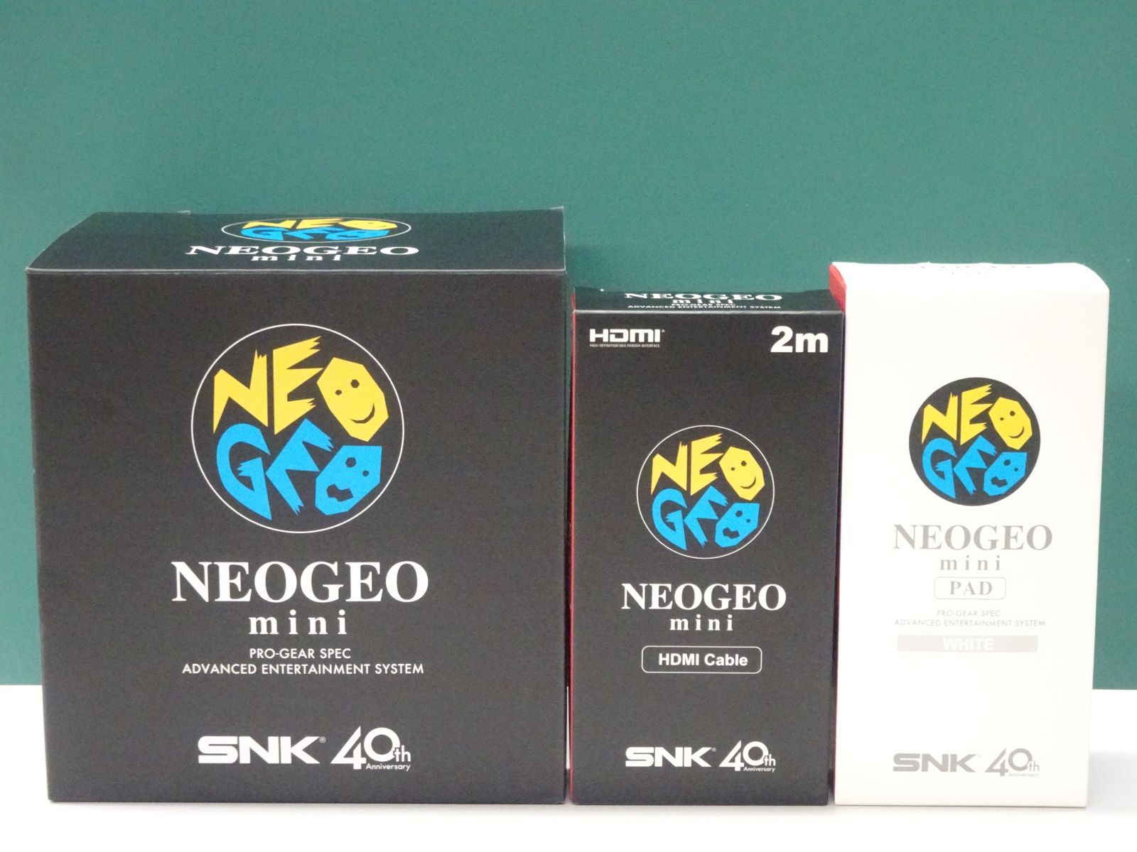NEOGEO mini ネオジオ ミニ 本体 FM1J2X1800 コントローラー PAD ホワイト HDMIケーブル 2m セット