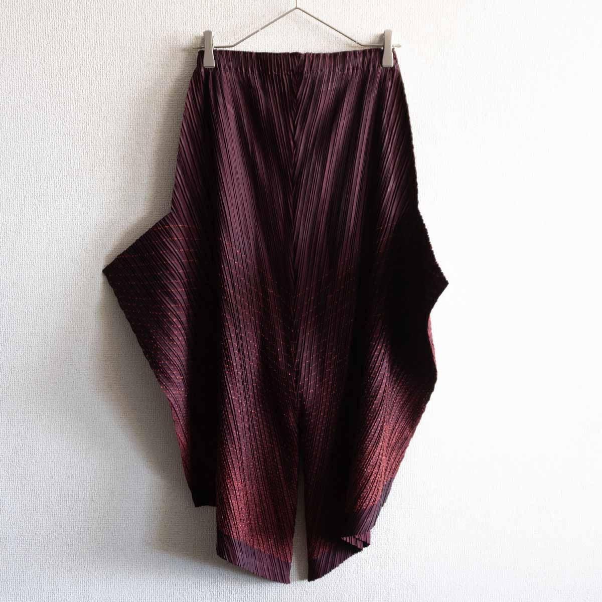 ふんわりした ISSEY MIYAKE プリーツ セットアップ トップス パンツ セットアップ 25090721 都会的な