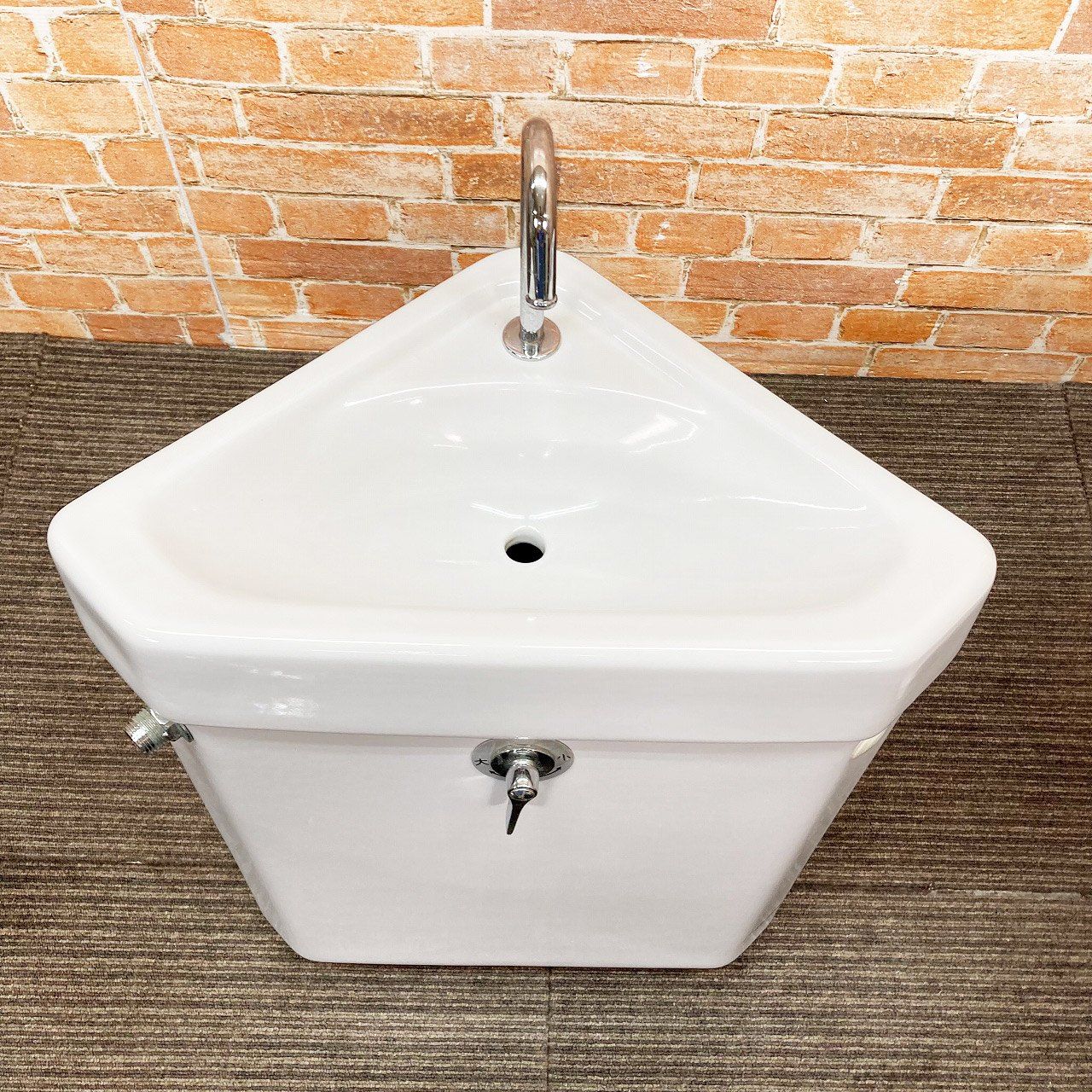 なる早出荷 品 NITTO トイレ便器 床下排水 コーナートイレ 隅付タンクのセット 三角タンク 洋式便器 ホワイト 104I091810