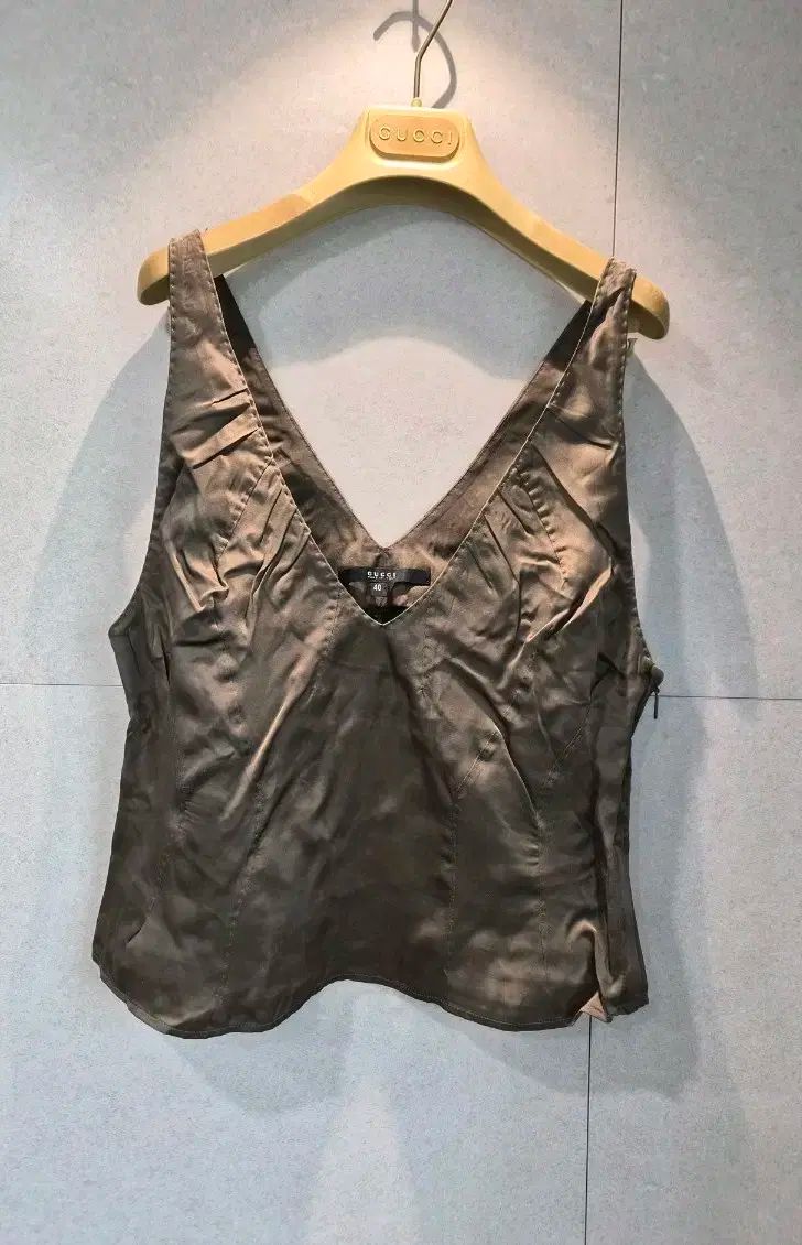 ブランド GUCCI グッチ レディース トップス シルク Vネック ノースリーブ トップ 正規品 バッグ|グッチ|ディオール|財布