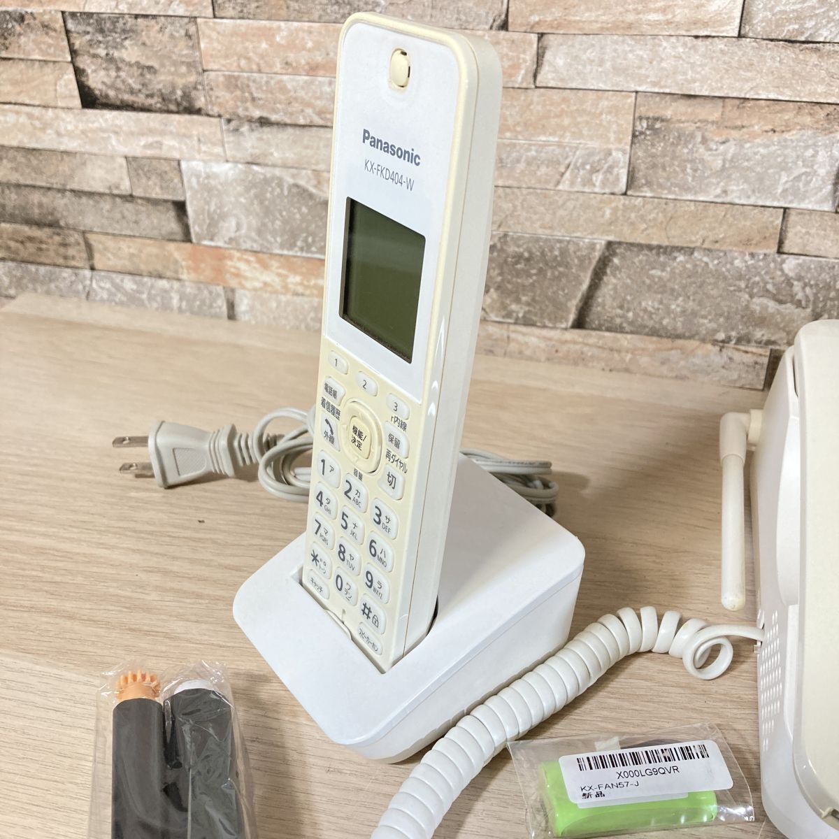 パナソニック 増設子機 ホワイト KX-FKD404-W : パナソニック 増設子機 1.9GHz DECT準拠方式 ホワイト