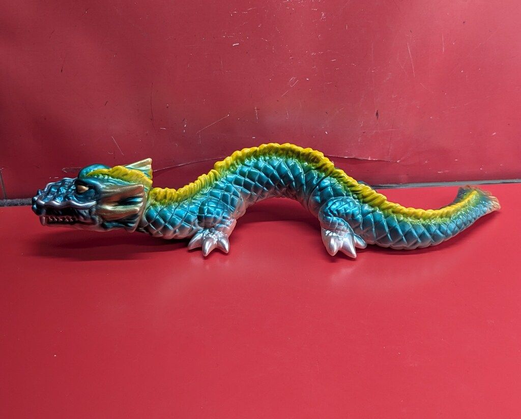 マンダ　M1号　世紀の大怪獣東宝怪獣シリーズ　ピンク成型/メタ緑　背びれ黄塗装 マンダ M1号 世紀の大怪獣東宝怪獣シリーズ ピンク成型/メタ緑 背びれ