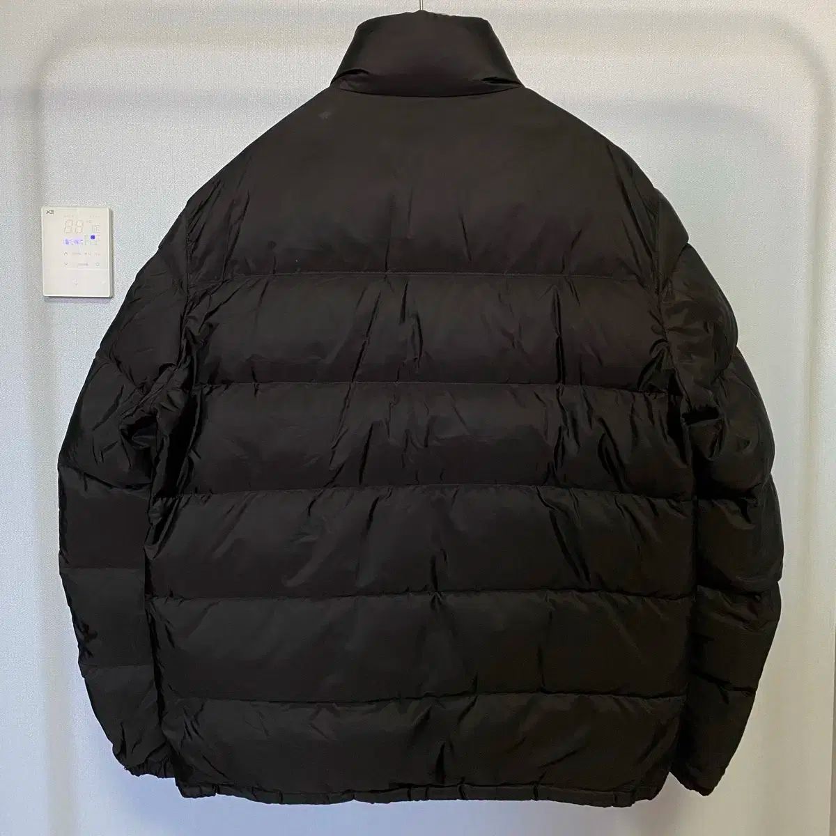 52 PRADA(プラダ) 三角形 ロゴ ダウン ジャケット 黒 SGY091