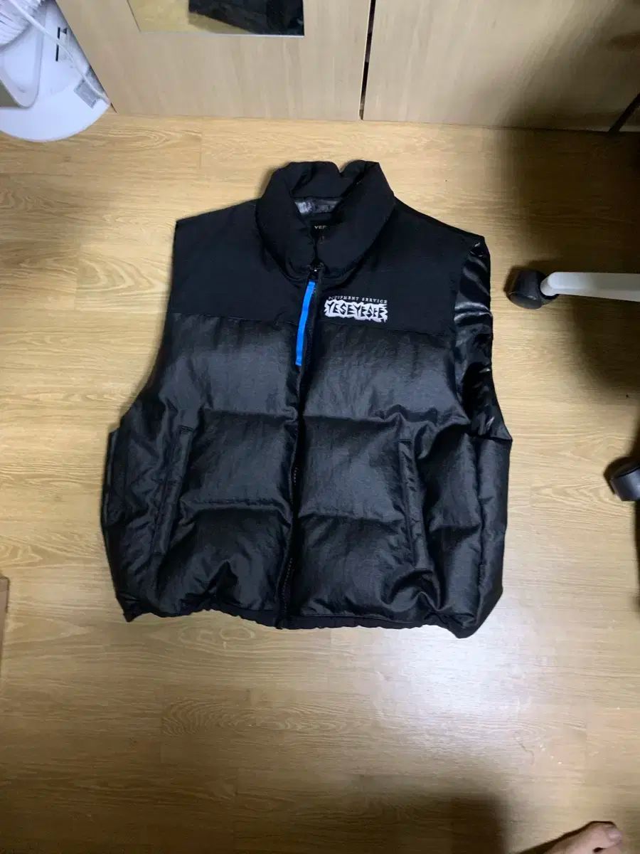 YESEYESEE(イェスアイシー) ダウンジャケット ベスト ブラック ( L ）