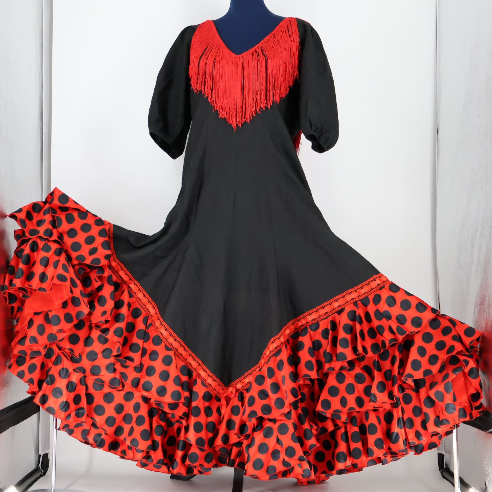【美品 フラメンコ衣装】ブラック×豪華ボランテ ワンピース ドレス 水玉 フレコ レッド 黒 赤 ドット フリル 梯子リボン 段々 柄 模様 フレコ フリンジ 長袖 シージョ ボウタイ 付属 大きめ
