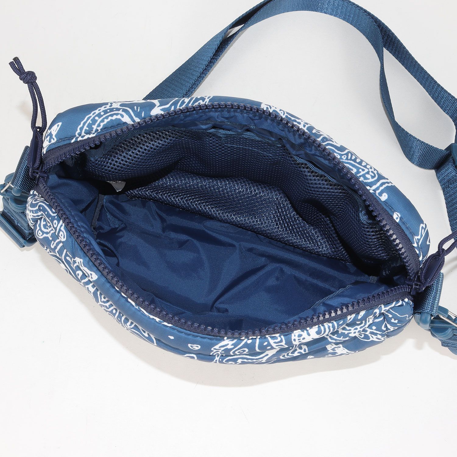美品】Supreme シュプリーム バッグ | 22AW ペイズリー柄 パファー 
