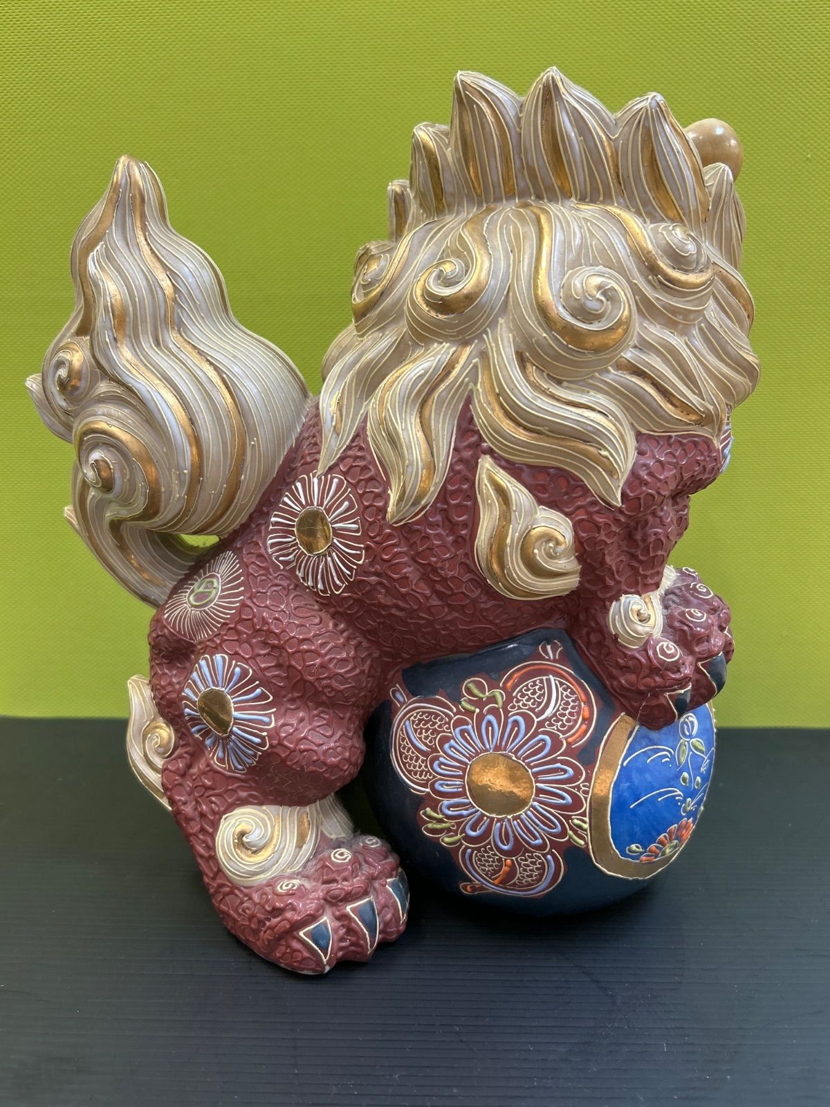 中古】九谷焼 / 八幡窯 / 玉乗り獅子 / 置物 / シーサー /縁起物