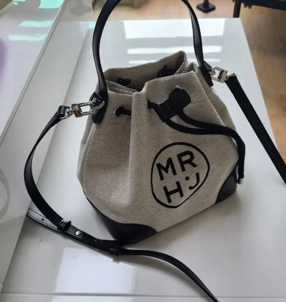 【限定品】レア　サンフレッチェ広島 ガンダム コラボ キャンパストート 限定品】レア サンフレッチェ広島 ガンダム コラボ キャンパス